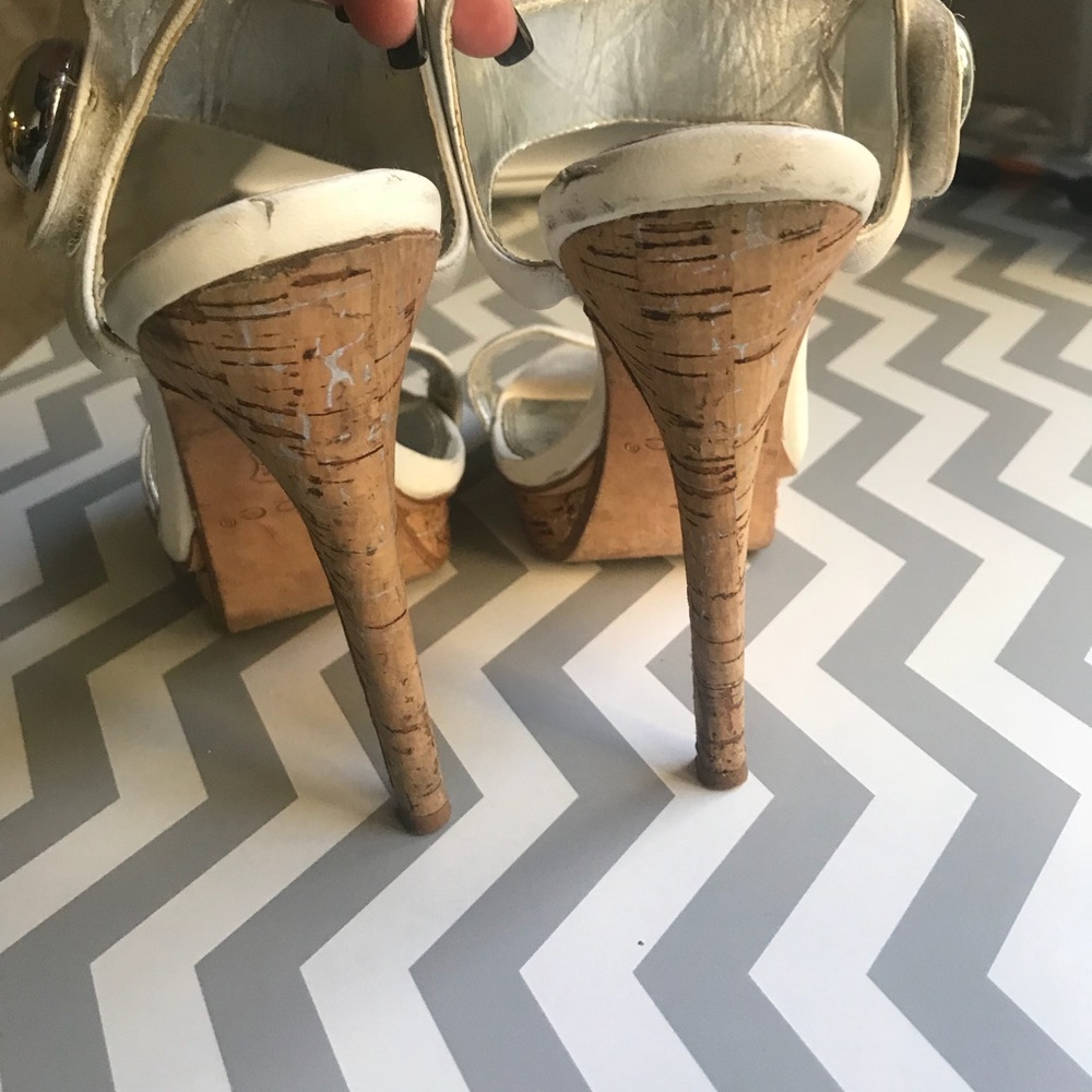 Chic White Leather Sandals - image 4